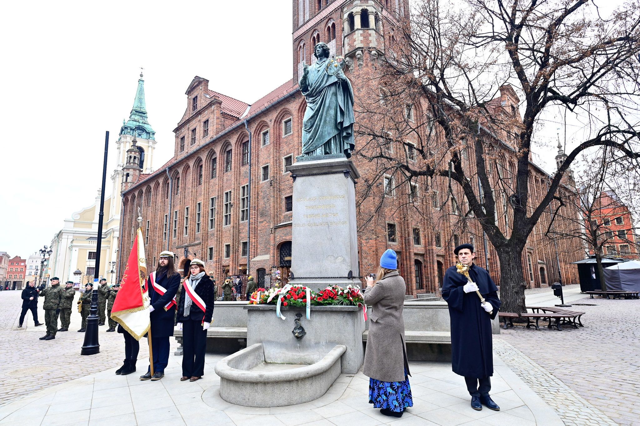 Uroczystości pod pomnikiem Kopernika