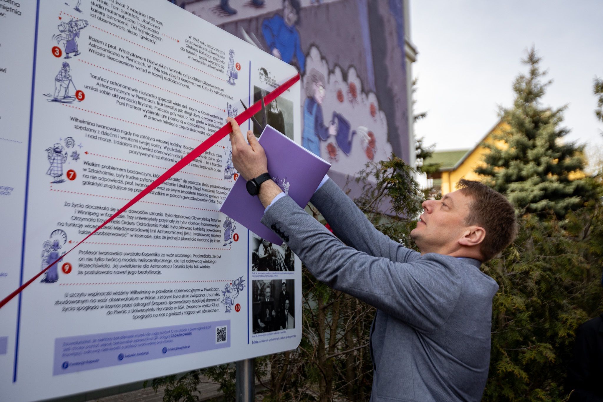 Kosmiczny mural w Toruniu