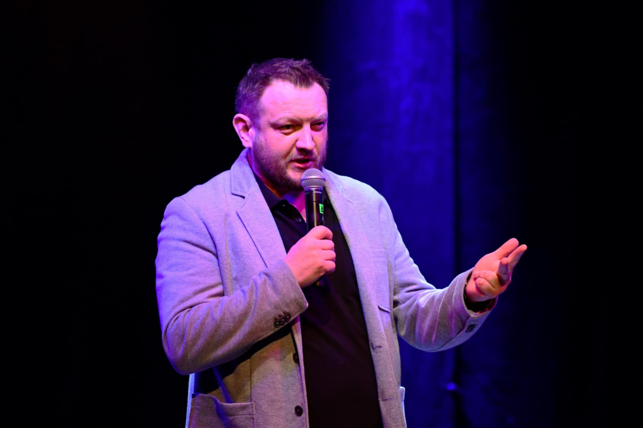 Damian Głowiński w trakcie prowadzenia różnych wydarzeń