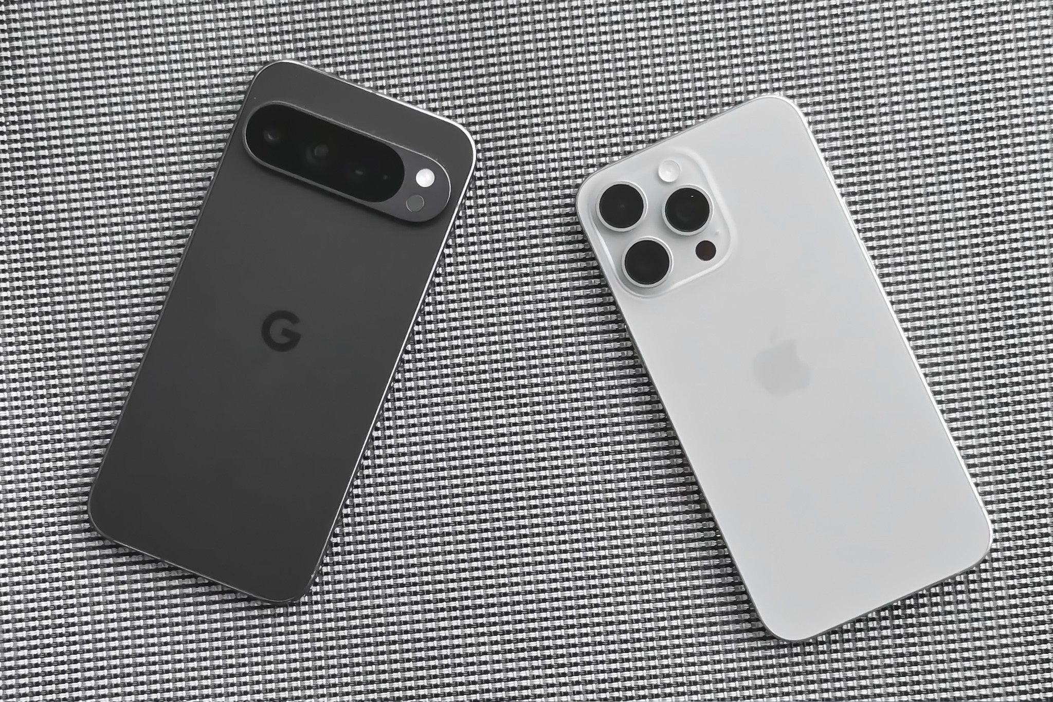 Pixel 9 Pro XL i iPhone 15 Pro Max