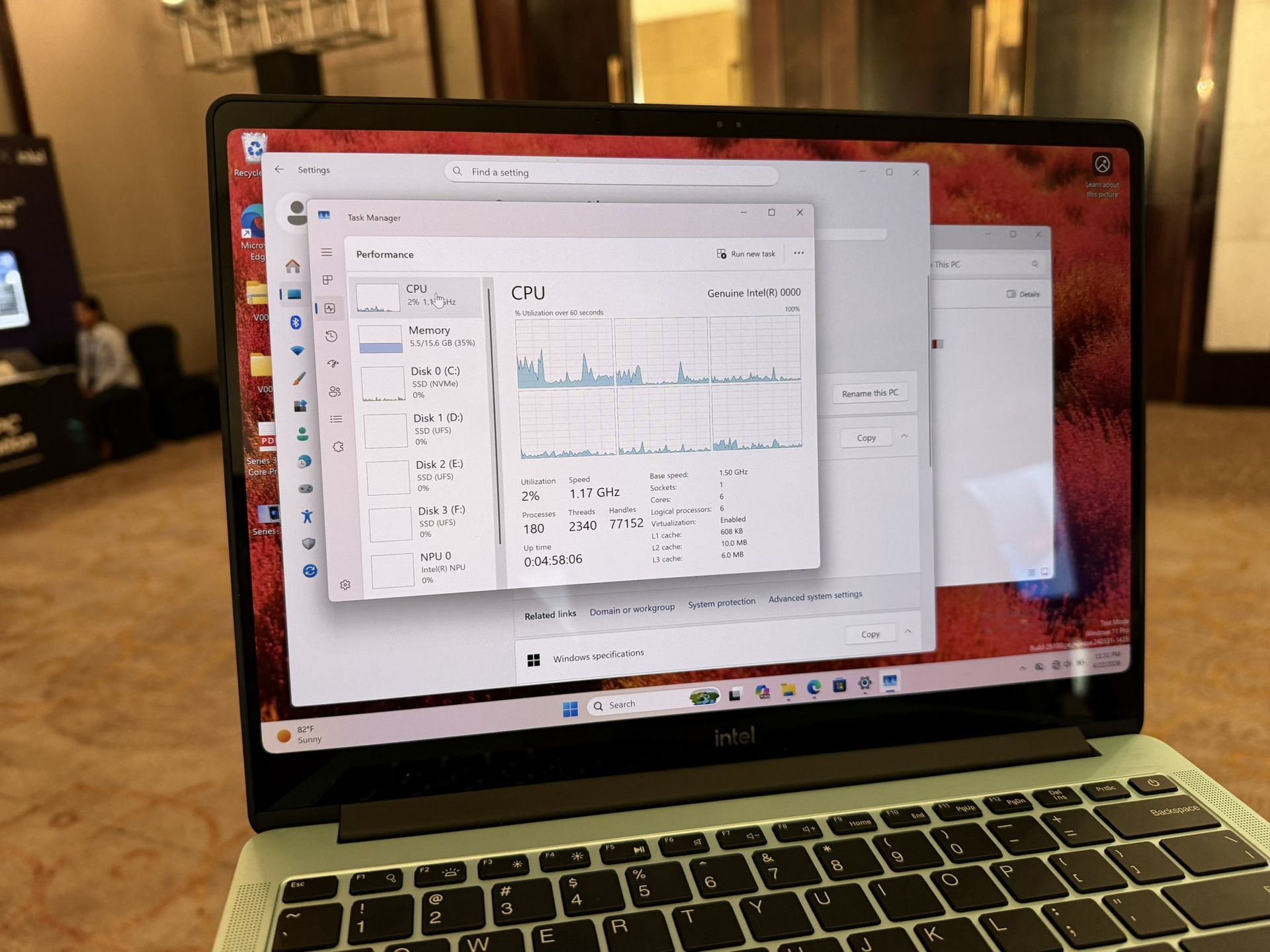 Intel - laptop z procesorem Core 300