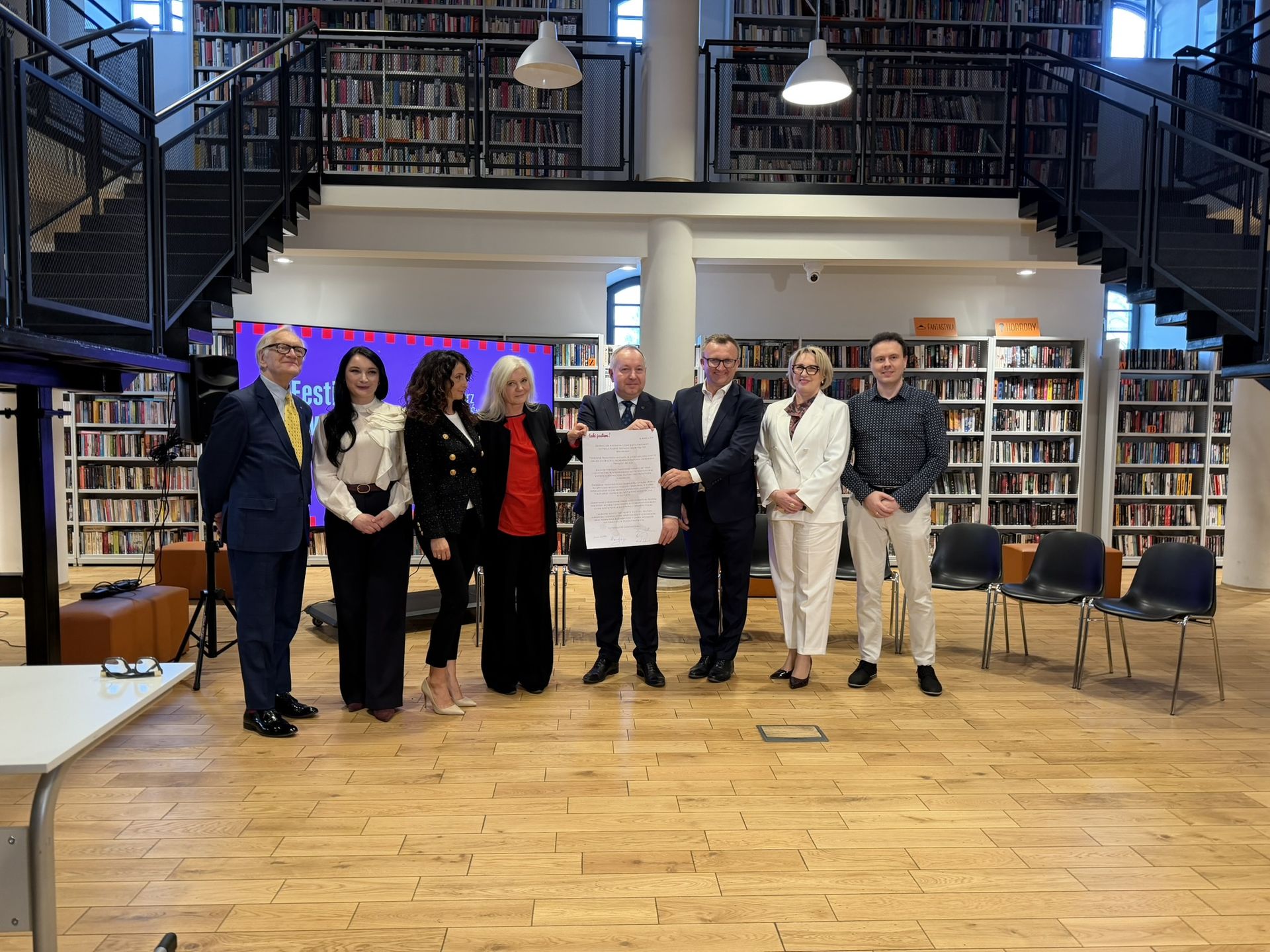 Foto podczas konferencji prasowej