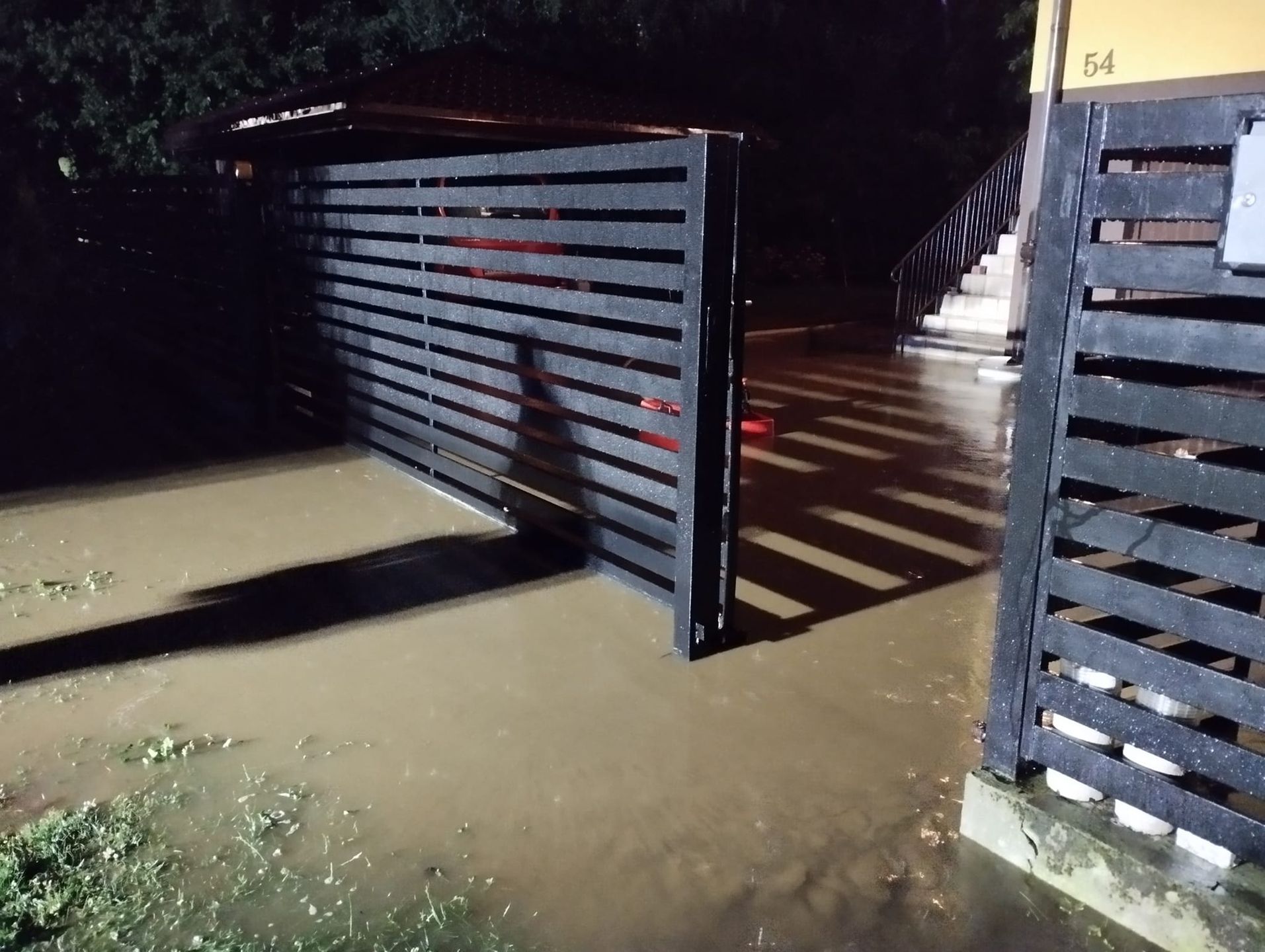 Zalana posesja na ul. Czerwińskiej 