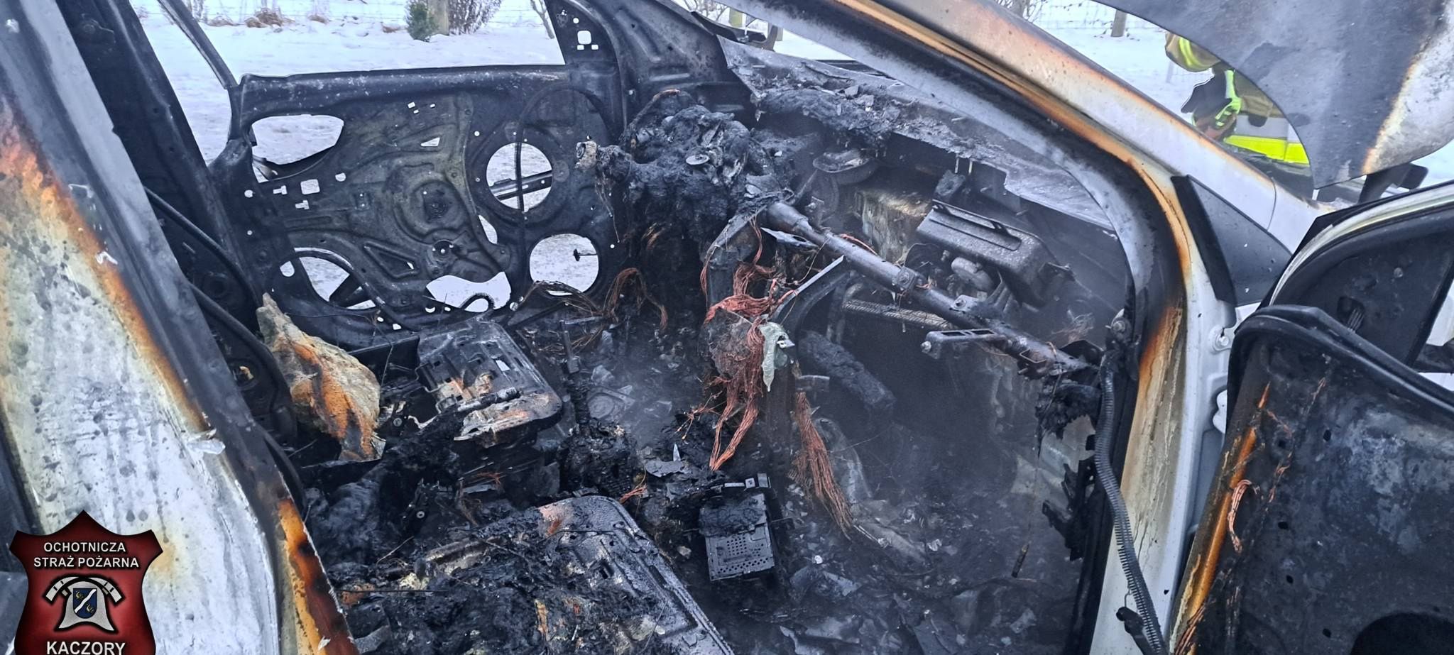 Hyundai spłonął całkowicie.