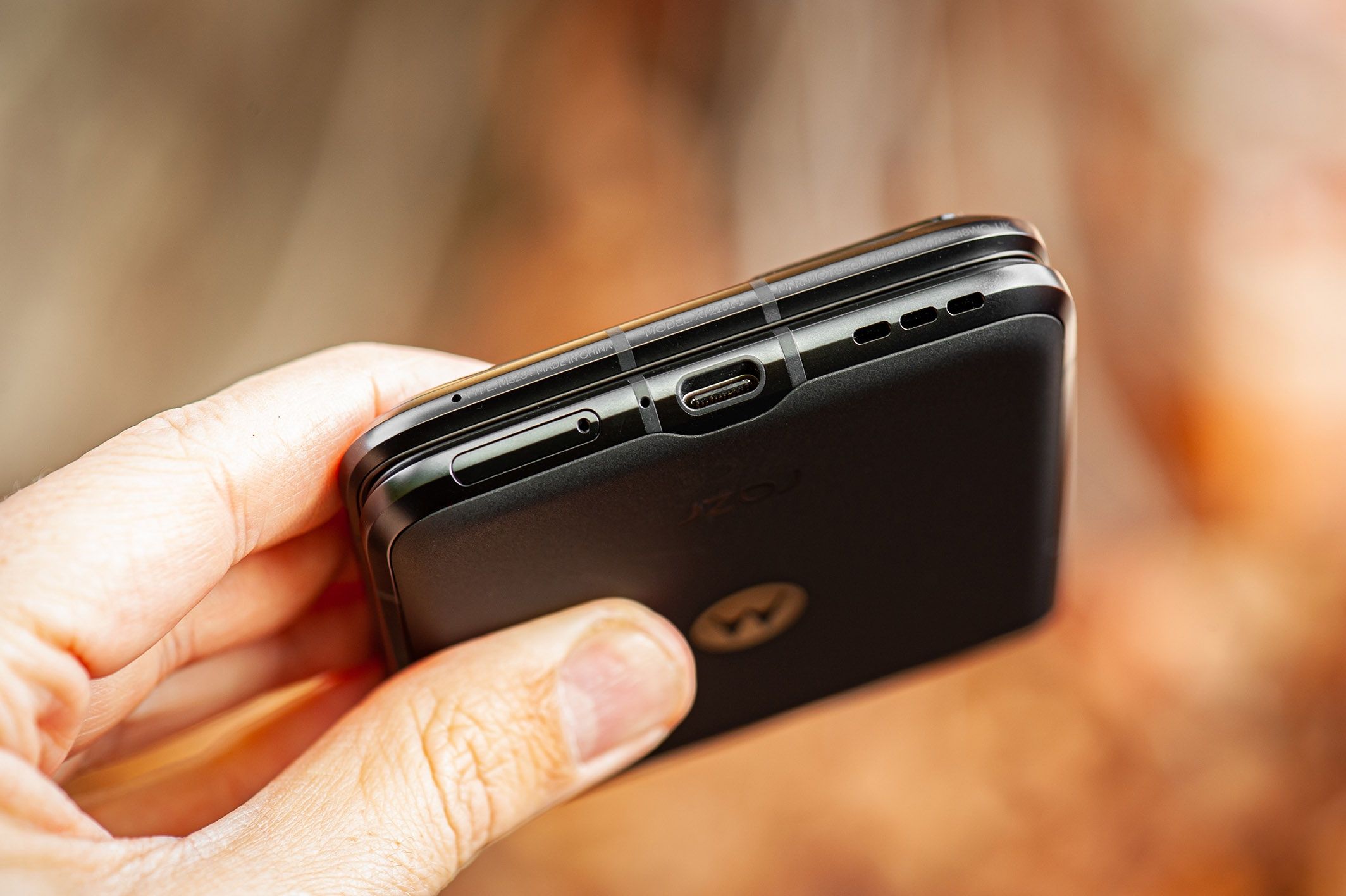 głośnik i złącze USB-C