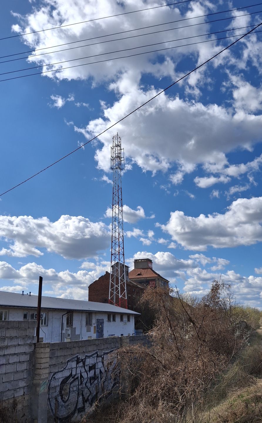 Nadajnik telekomunikacyjny zlokalizowany przy ul. Sandomierskiej