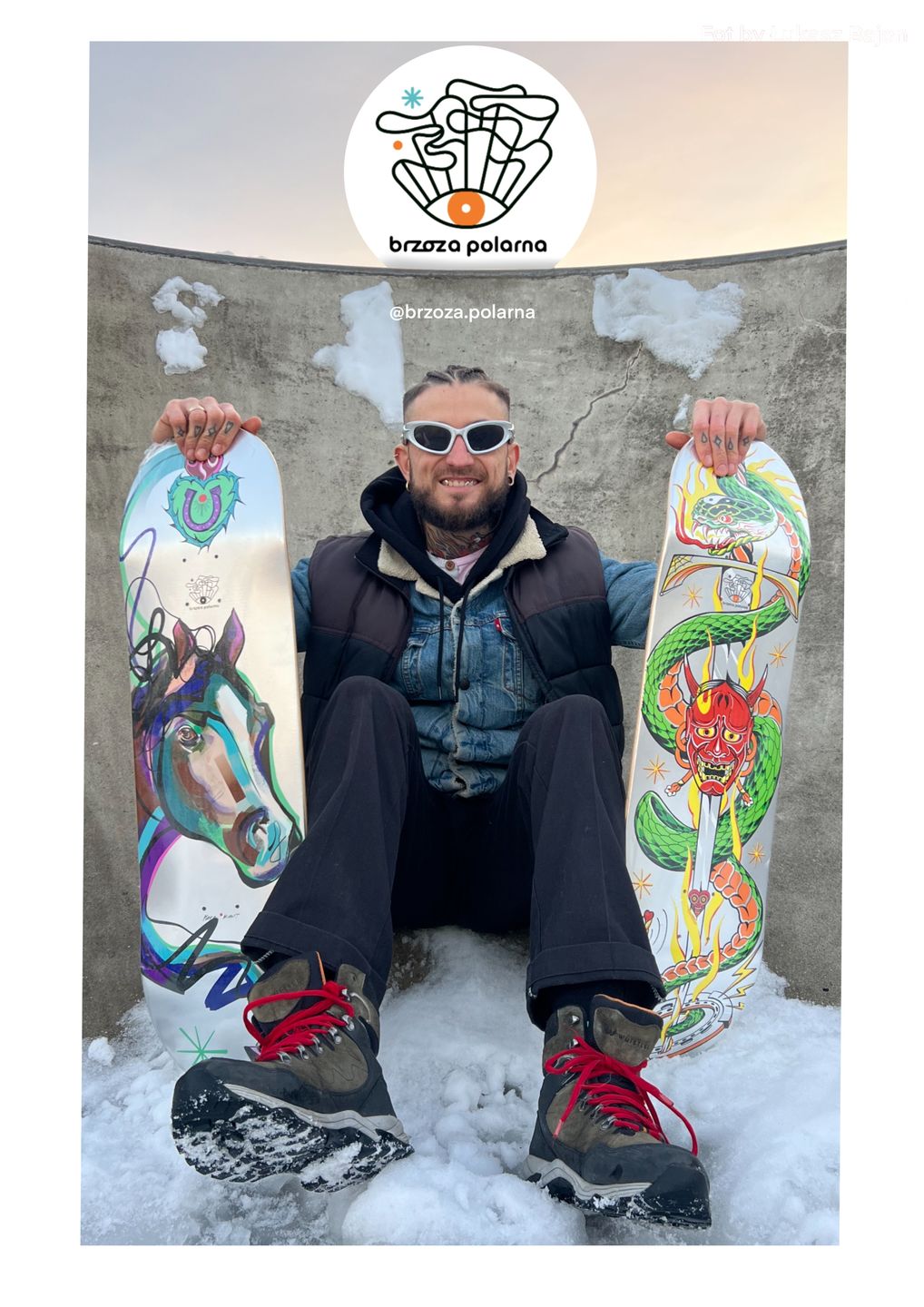 Krzysztof „Ceentaur” Pietrowicz z zaprojektowanymi przez siebie 