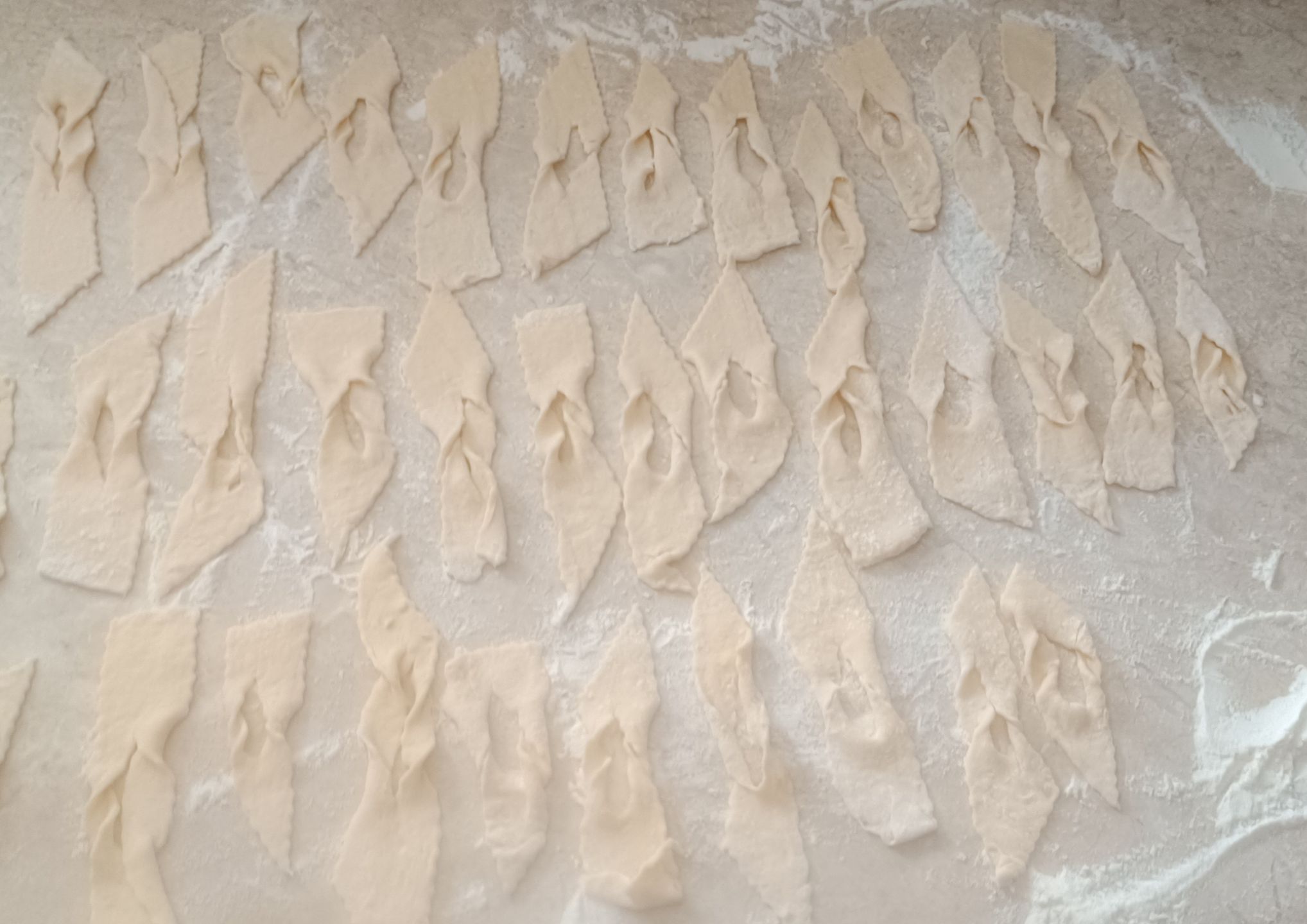 Faworki przygotowane przez KGW Turzynki