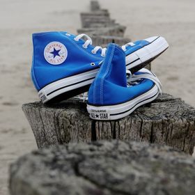 niebieskie trampki