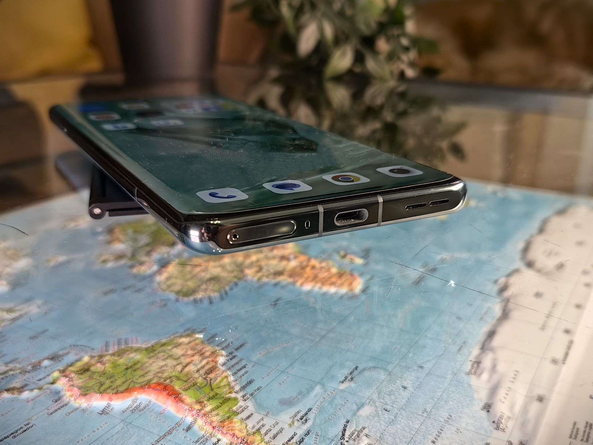 Złącze USB-C OnePlus 12 z obsługa USB-on-the-go