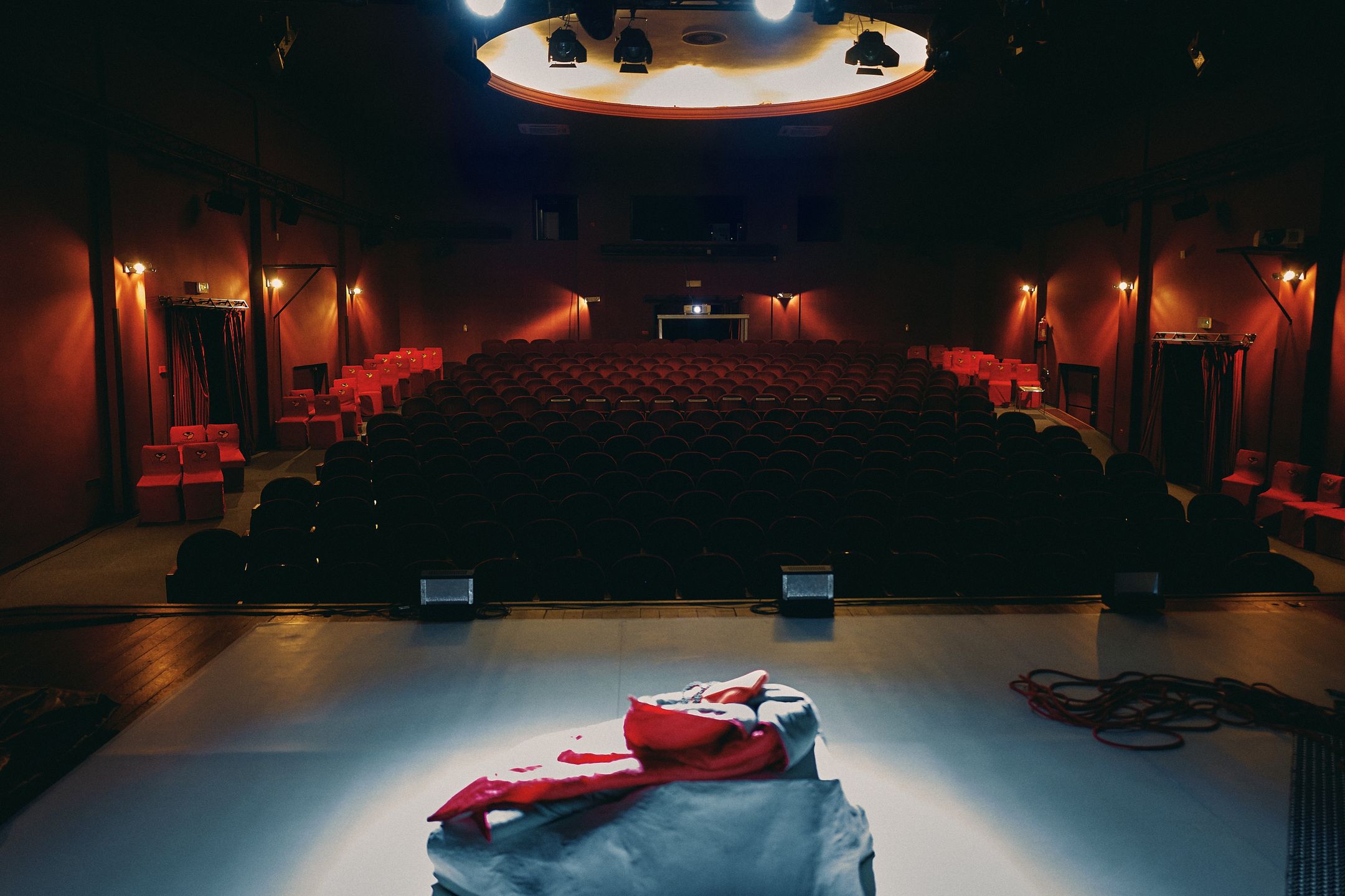 Krystian Durman na scenie Teatru Baj Pomorski