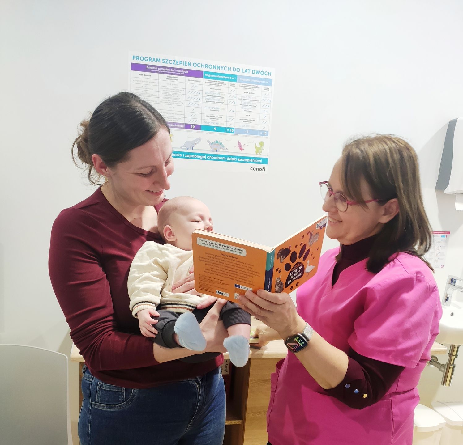 Dr Bernatowicz-Łojko z pacjentem i mamą