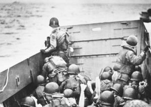 Barka desantowa w drodze na plażę w Normandii