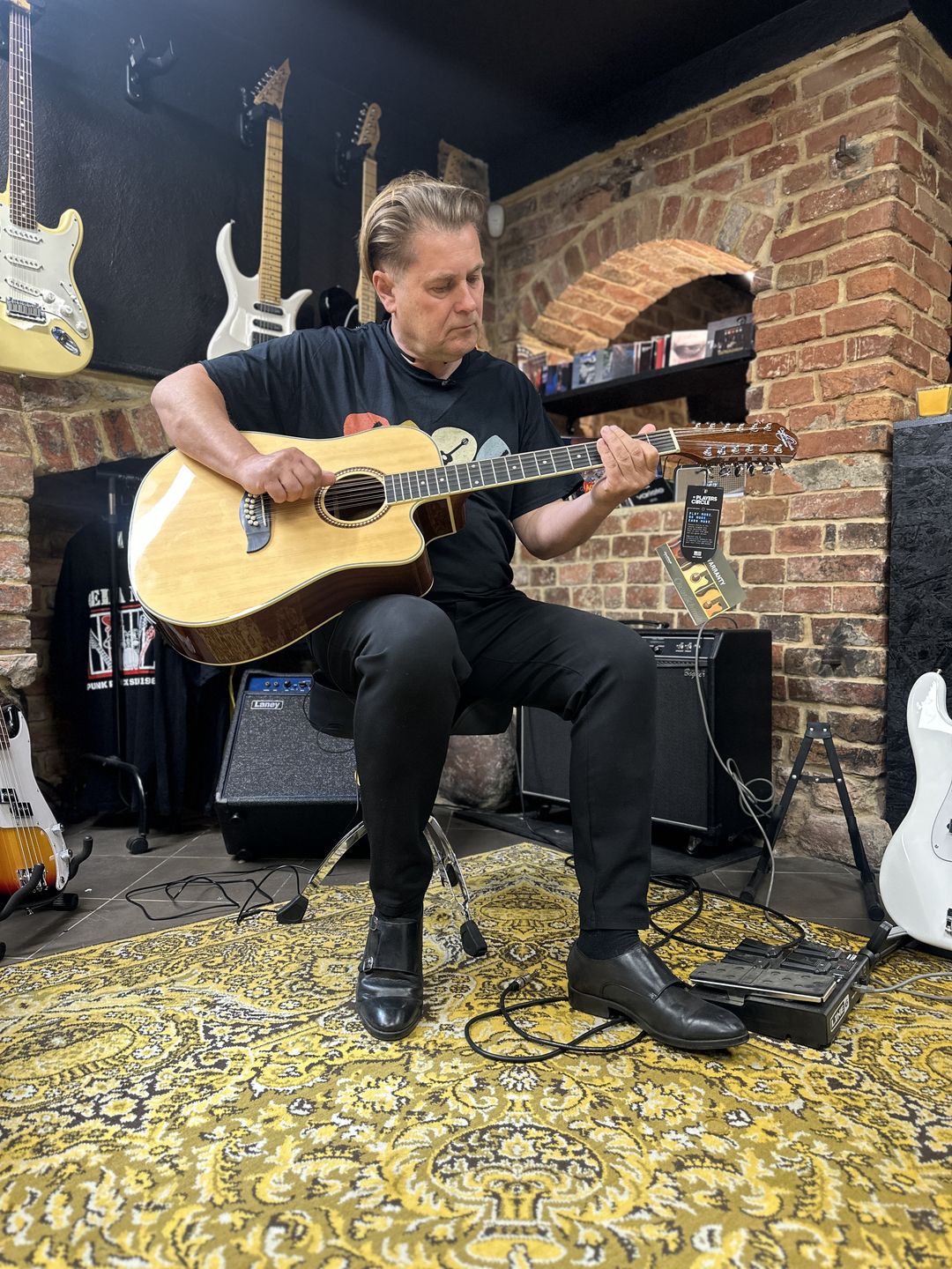 Marek Maciejewski z Variete w sklepie Brumi