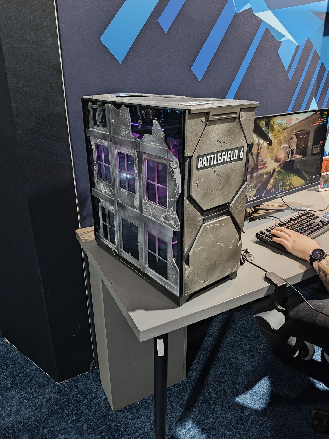 PC z motywem Battlefielda 6