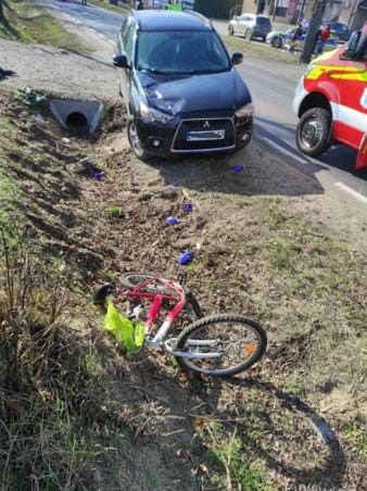 PILNE: Potrącenie rowerzysty - droga całkowicie zablokowana! [ZDJĘCIA]