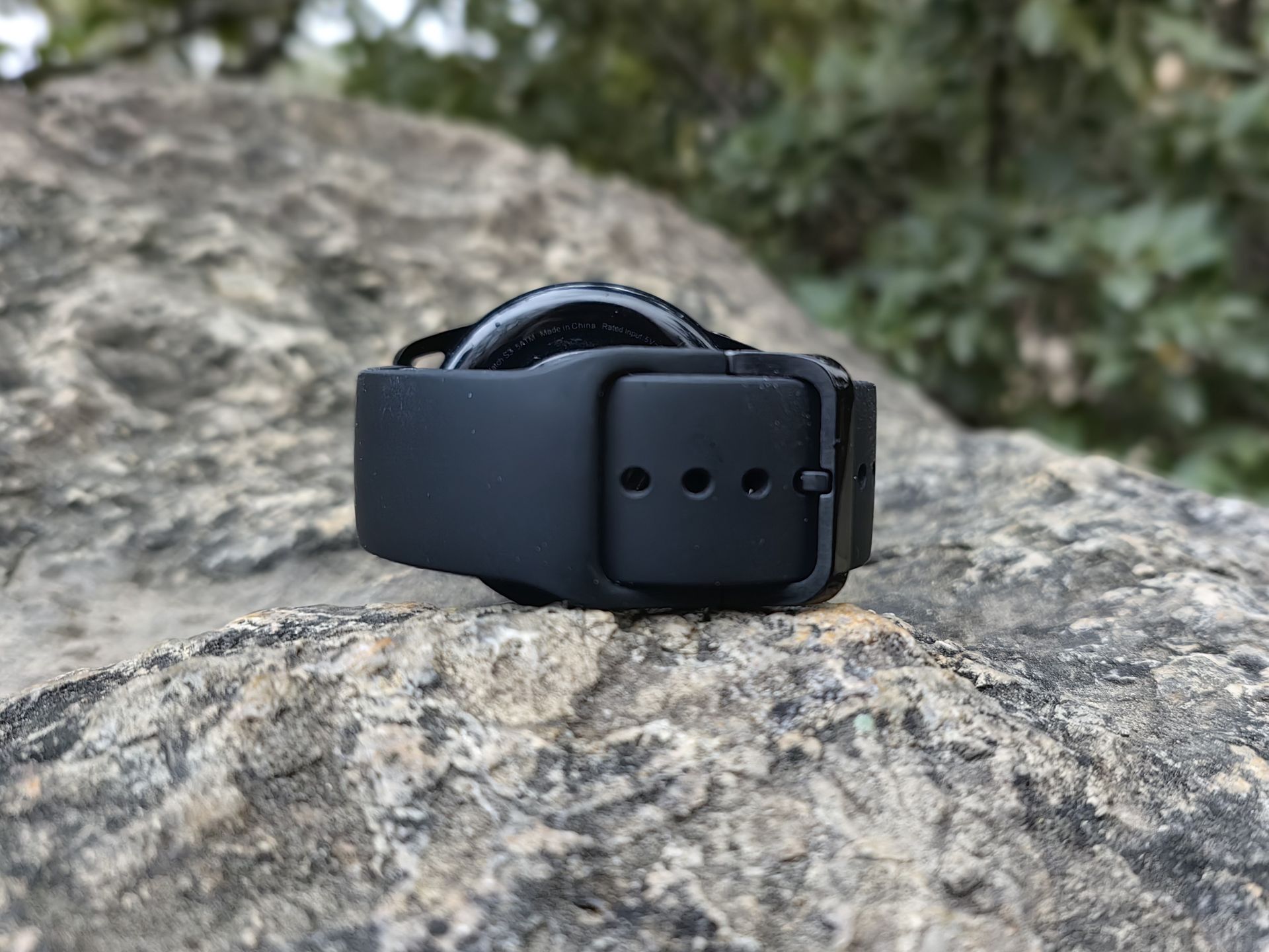 Pasek Xiaomi Watch 3S - prosty, ale wygodny i przyjemny w dotyku