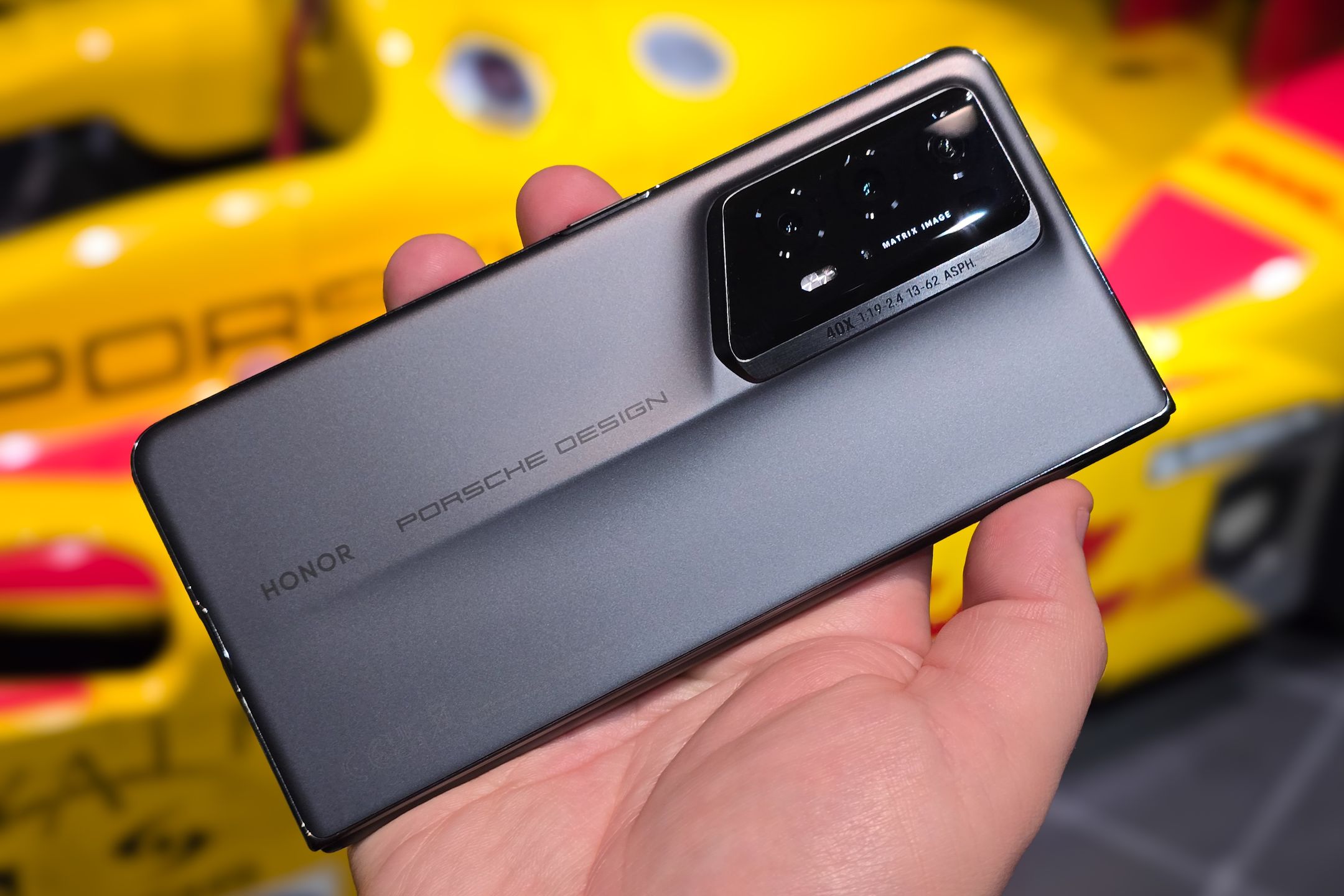 Porsche Design Honor Magic V2 RSR