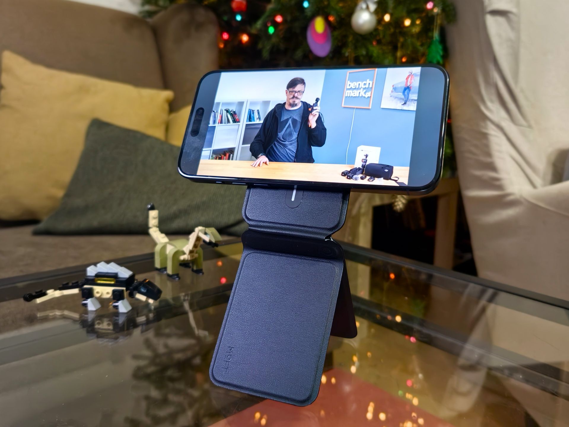 MOVAS od MOFT zapewnia wysoką pozycję telefonu