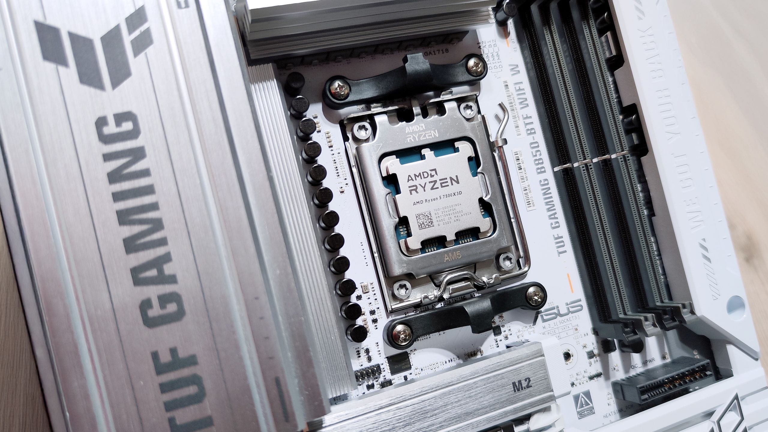 AMD Ryzen 5 7500X3D