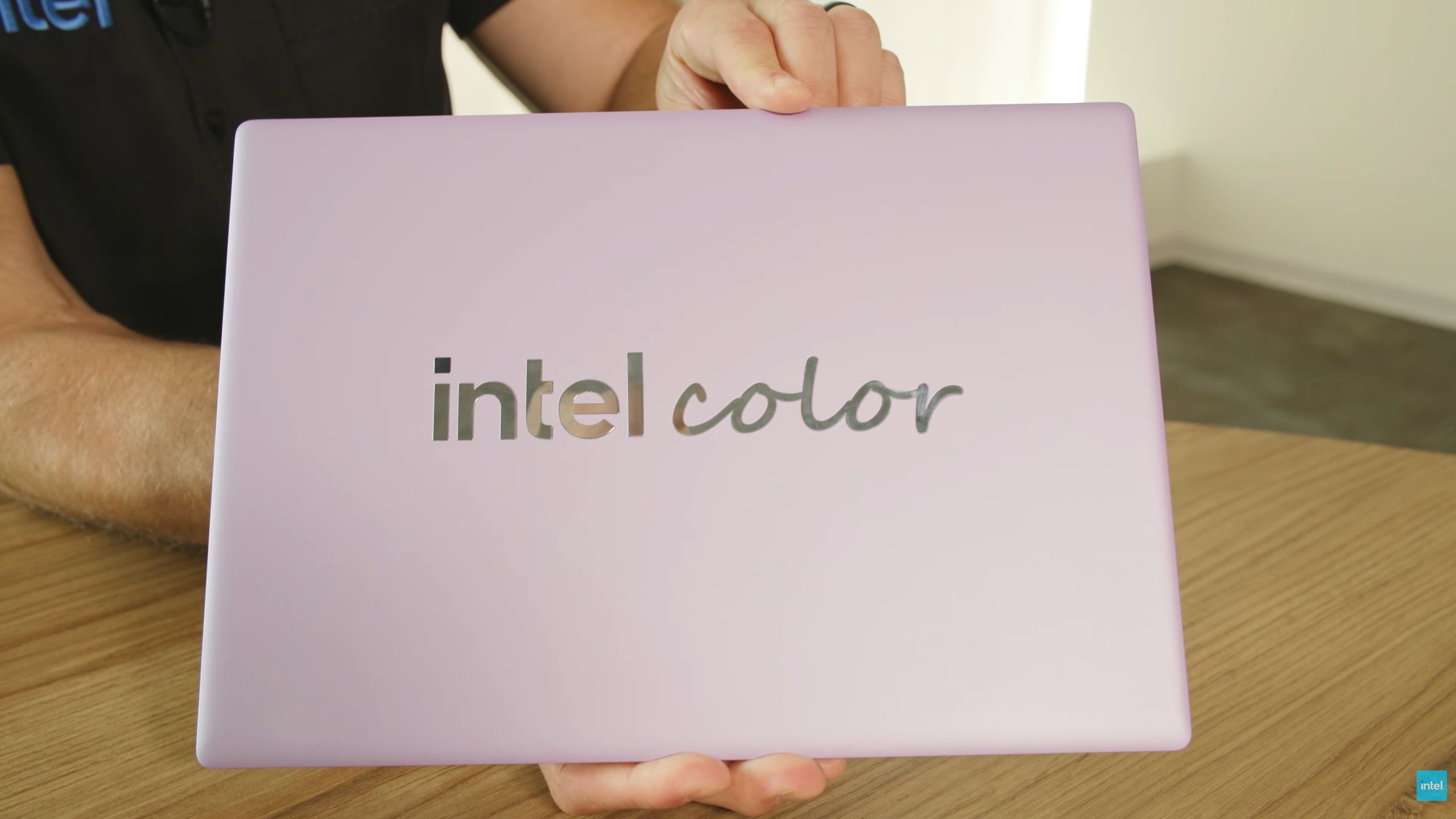 Przykładowy laptop opracowany zgodnie z koncepcją Intel Firefly