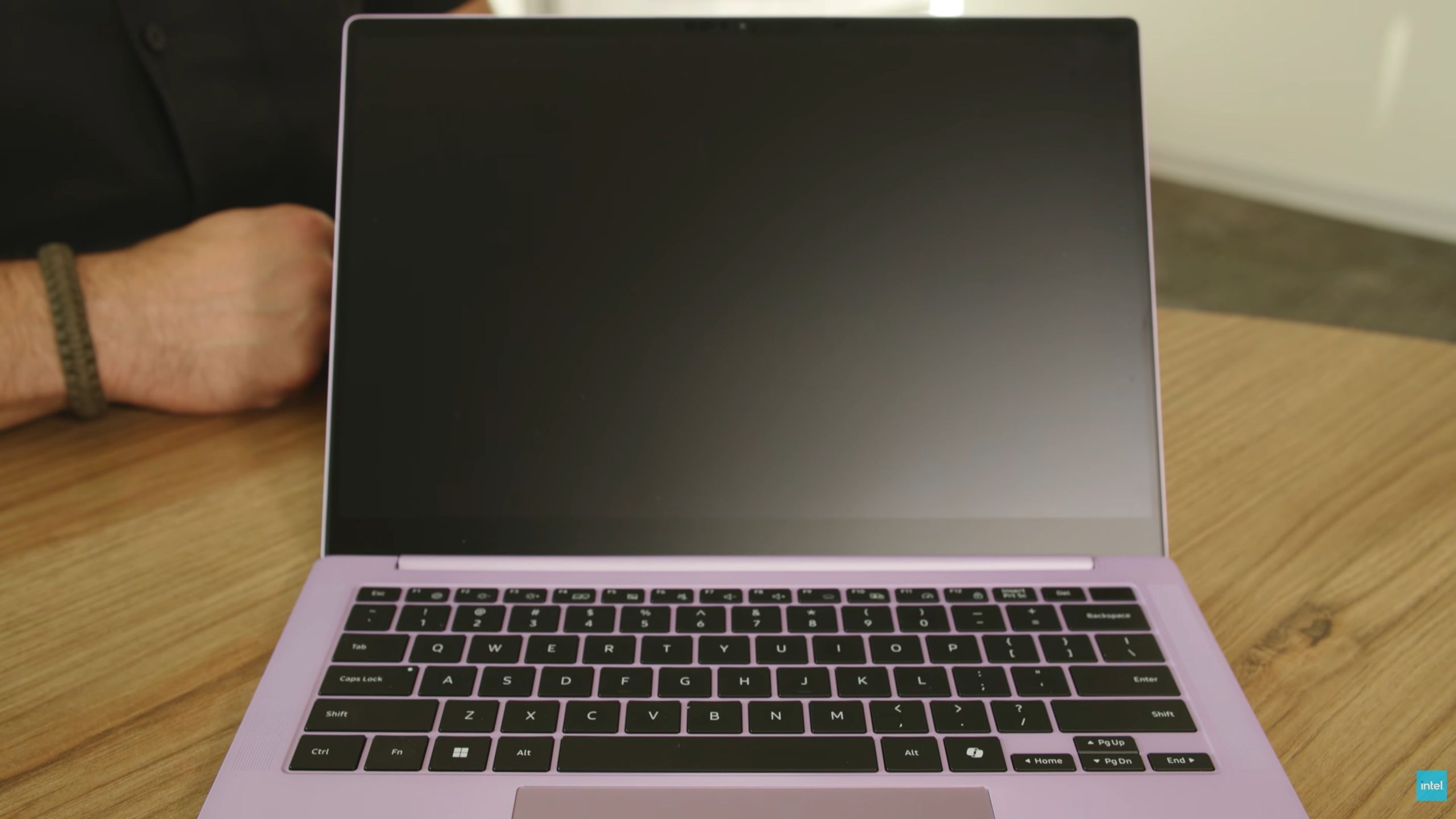 Przykładowy laptop opracowany zgodnie z koncepcją Intel Firefly