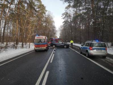 Wypadek w Grabinie. Kierowca zasnął za kierownicą