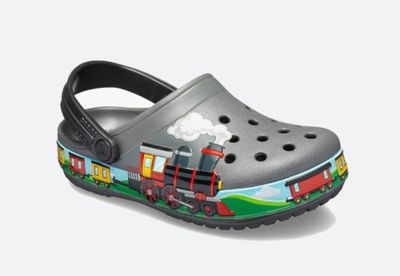 Crocs dziecięce z pociągami