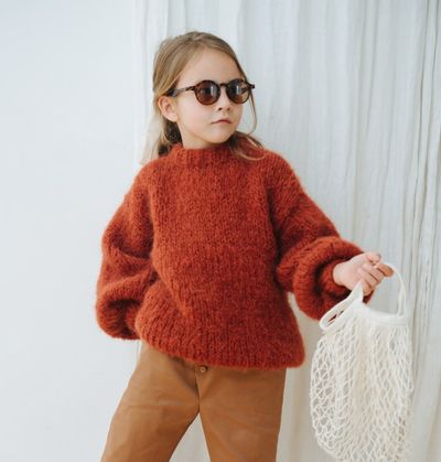 ceglasty sweter dziewczęcy