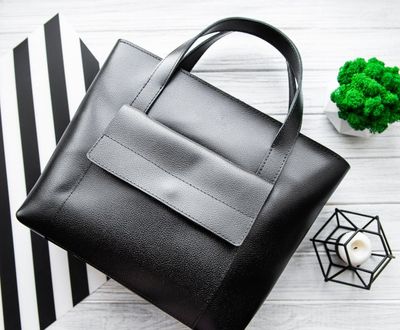 czarna torebka shopper