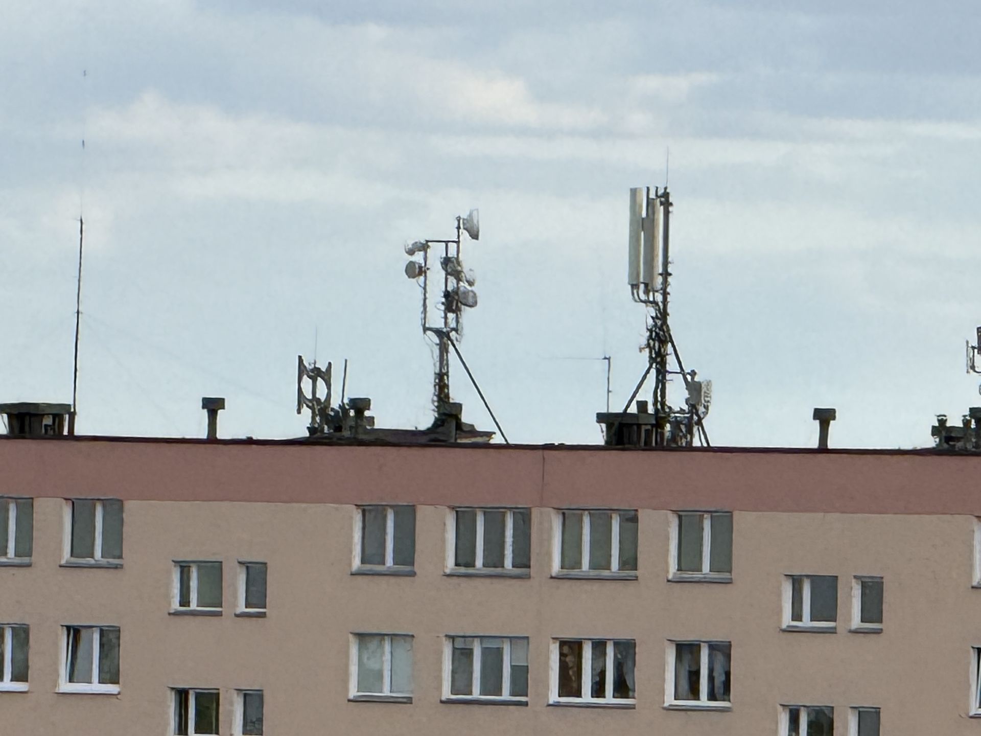 iPhone 16 pro max Obiektyw główny (12 MP; 25x)