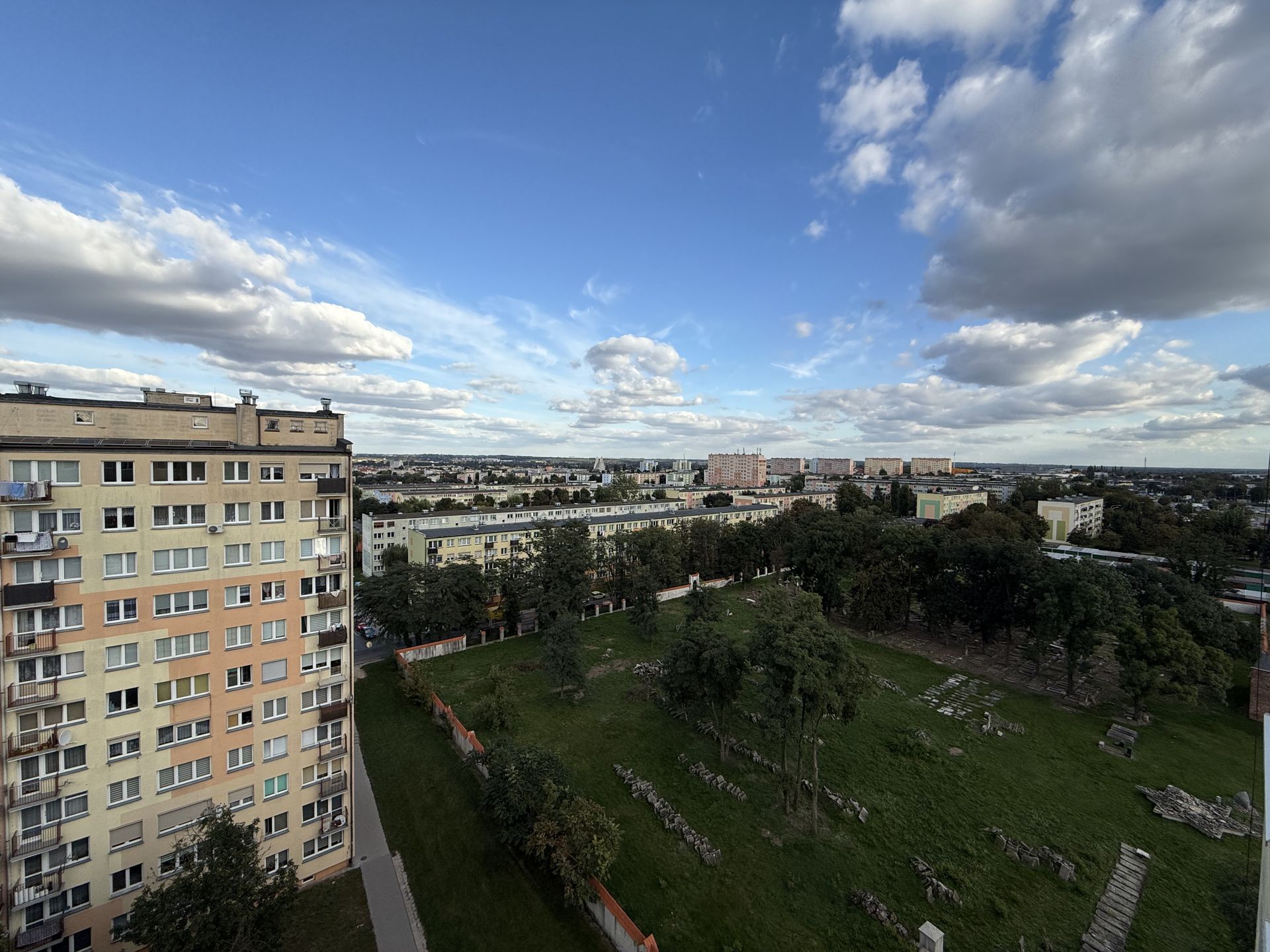 iPhone 16 pro max Obiektyw główny (12 MP; 0,5x)