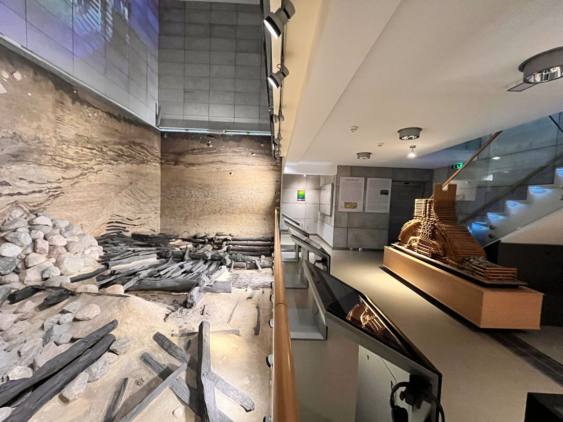 „Przekrój Poznania” – Wyjątkowy Album o Najstarszych Dziejach Mi