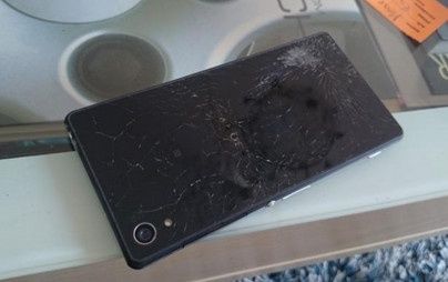 Sony Xperia Z2 smartfon zniszczony