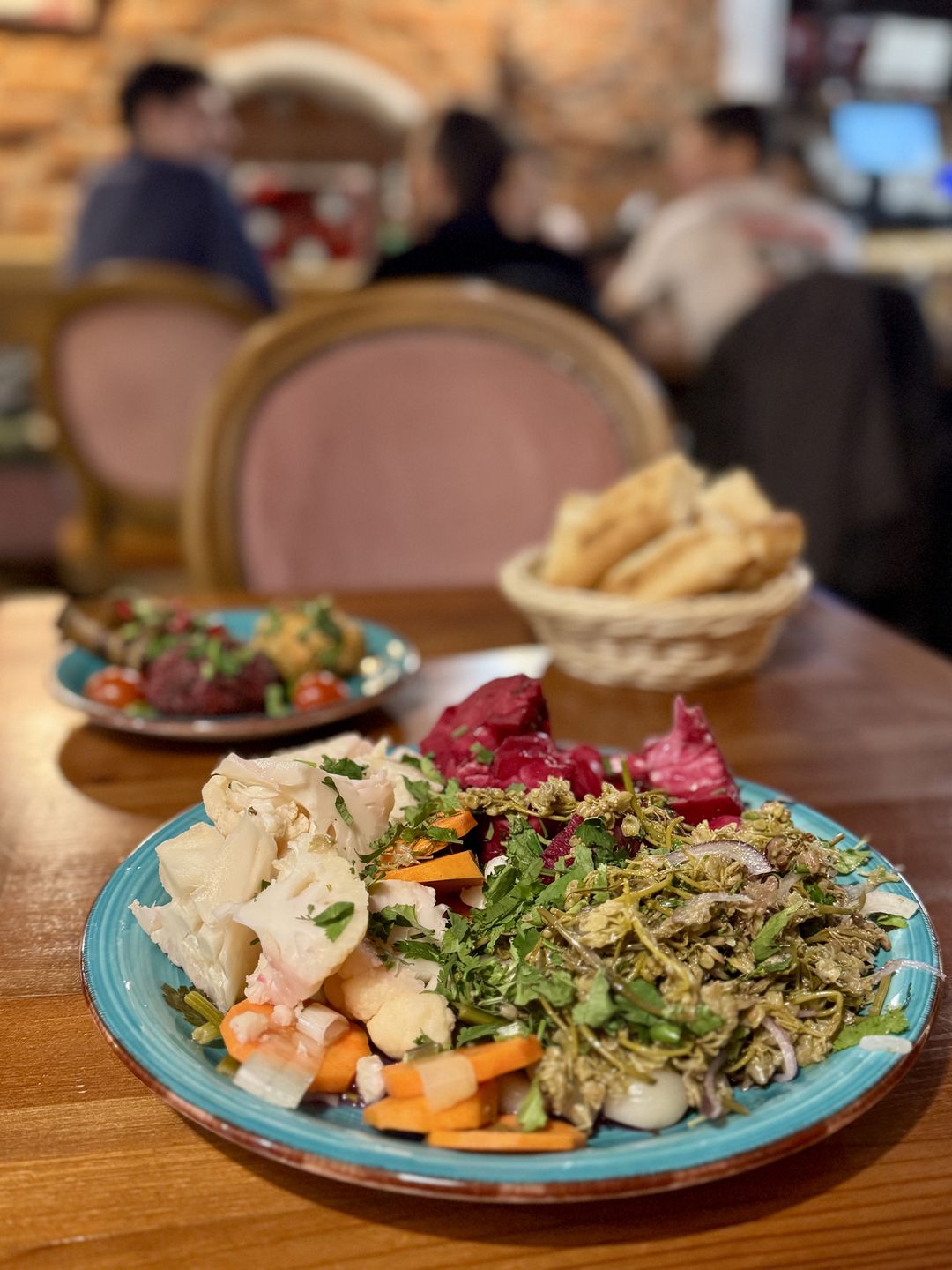 Talerz kiszonek serwowany w restauracji Serce Gruzji, 