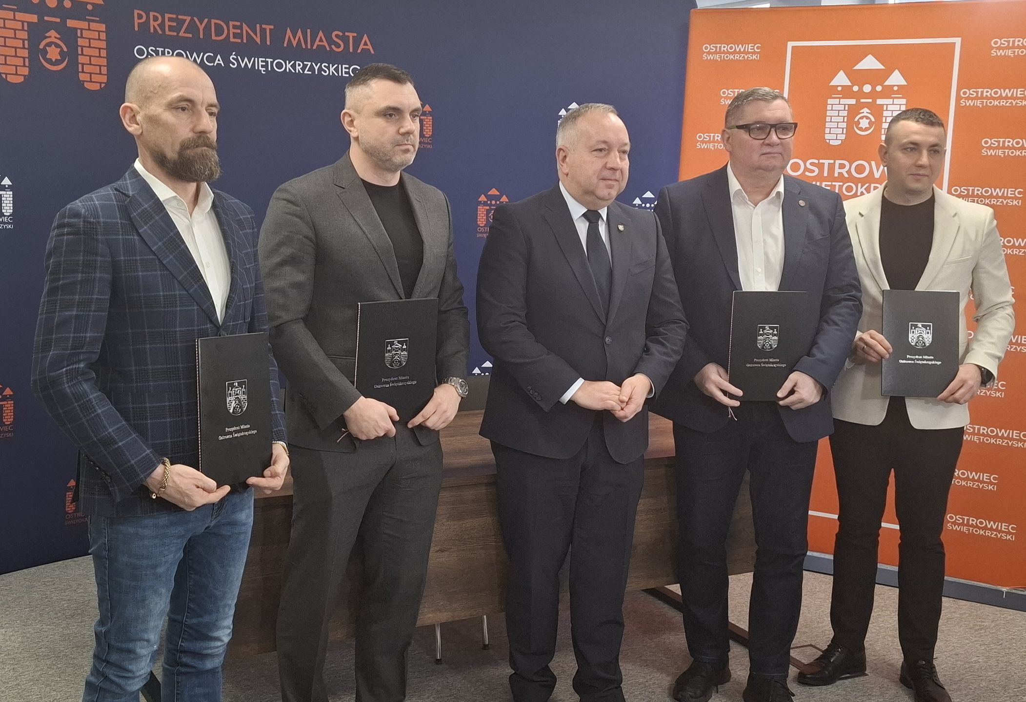 Foto z konferencji prasowej