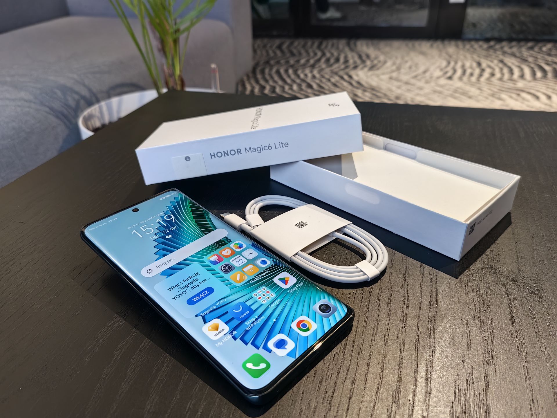 Zestaw sprzedażowy Honor Magic6 Lite nie zawiera ładowarki