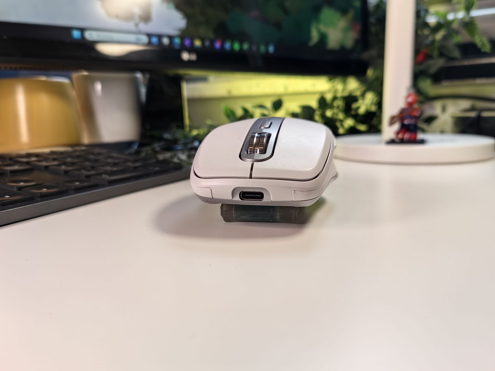 MX Anywhere 3S jest ładowana przez złącze USB-C