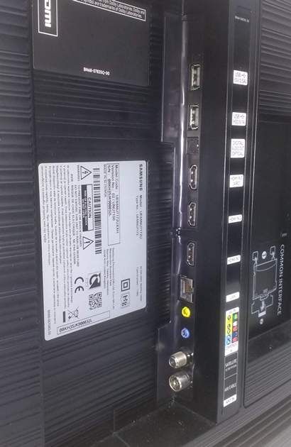 Samsung 65NU7172 - złącza
