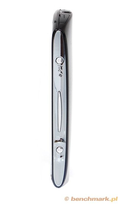 Sony Ericsson Xperia Neo z boku