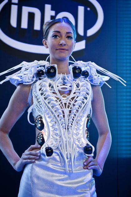 Wydrukowana sukienka Spider Dress - jedno z rozwiązań z branży wearable prezentowanych na CES 2015