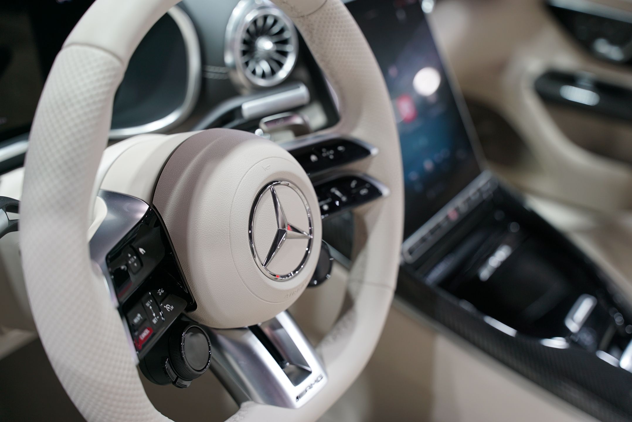 Nowy elektryczny GLC i 800 V w centrum uwagi. MB Motors pokazuje