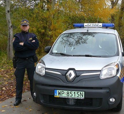 Niepełnosprawny mężczyzna spadł z łóżka i potrzebował pomocy