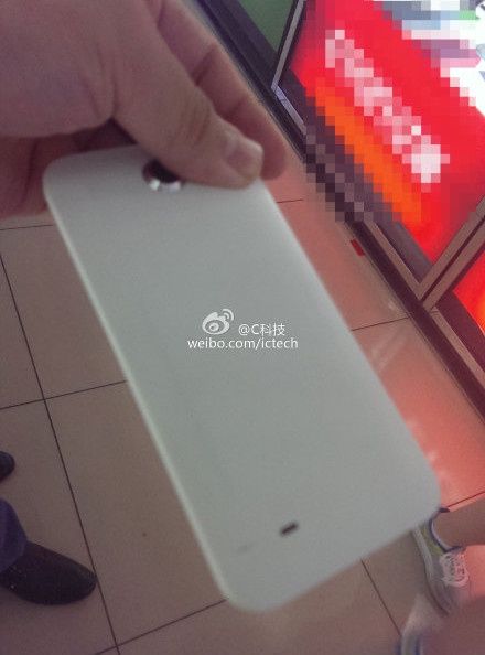 htc zara mini smartfon wygląd obudowa tył
