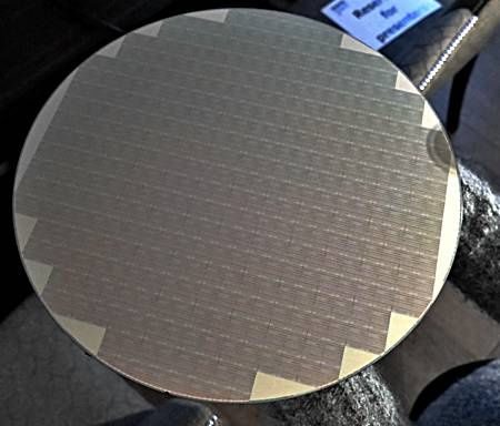 Micron - wafel z pamięciami QLC NAND
