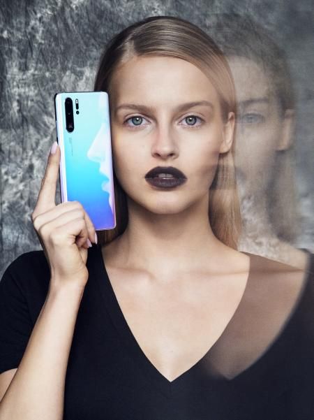 Karolina Pisarek smartfon