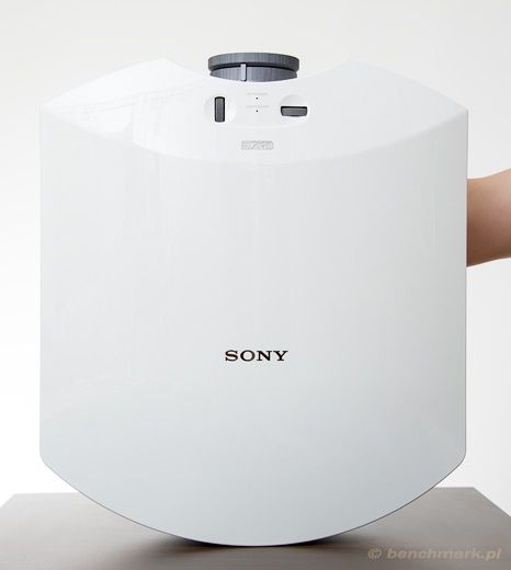 Sony VPL-HW40ES widok góra dłoń