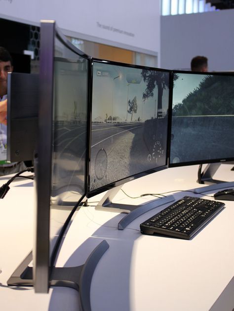 Samsung zakrzywiony monitor zdjęcie Eyefinity