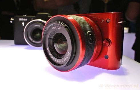 Nikon 1 J1 czerwony