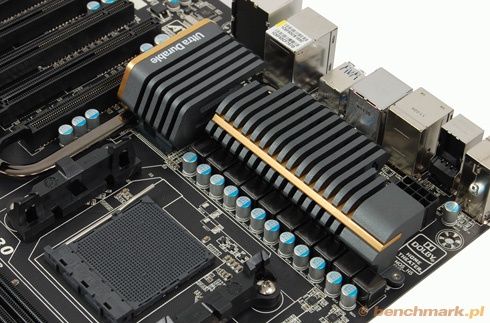 Czarne gniazdo AM3b na Gigabyte 990FXA-UD7
